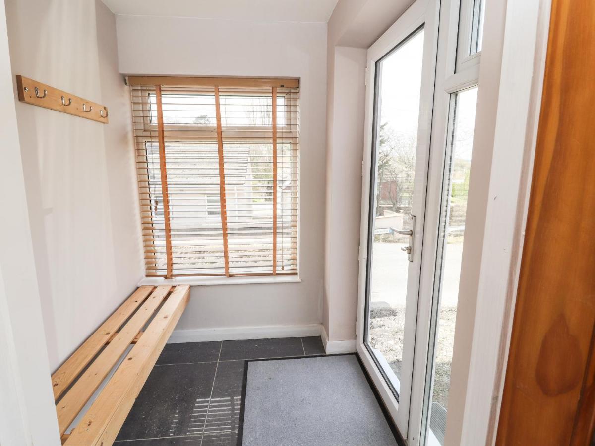 27 Green Road Рексем Екстер'єр фото