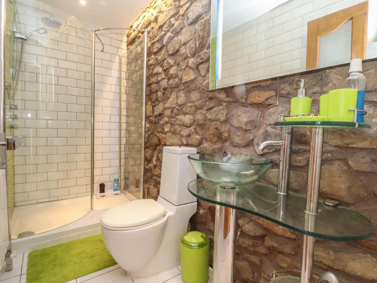27 Green Road Рексем Екстер'єр фото