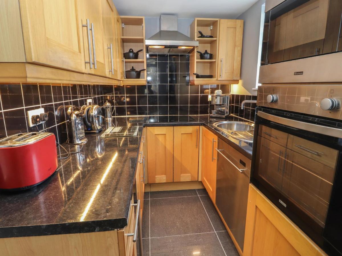 27 Green Road Рексем Екстер'єр фото